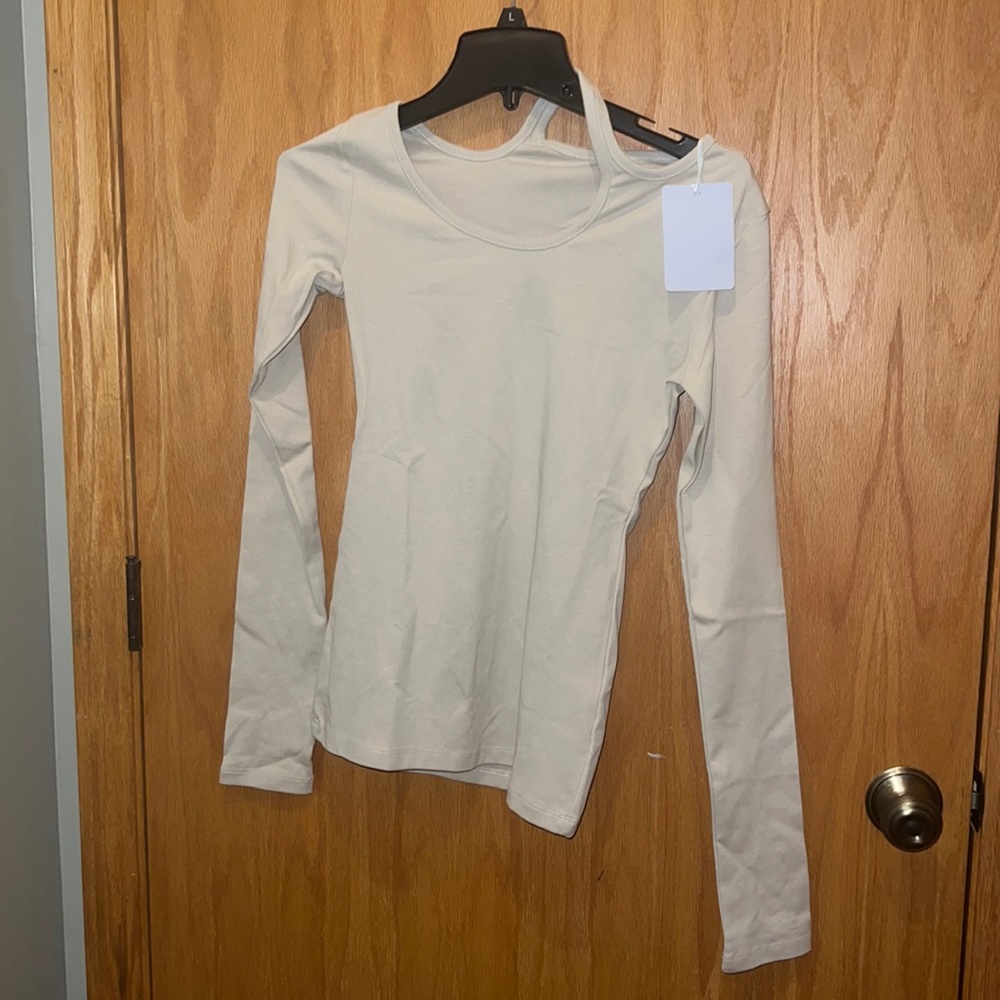 Long Sleeve Top Cutout Neckline Fitted Casual‎ Everyday Style Size Med NEW